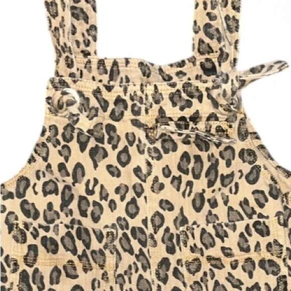Kids Leopard Print Capri Overalls - Picture 3 of 4